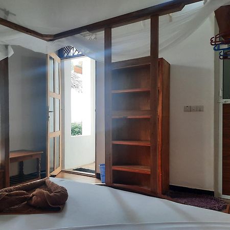 ナングウィ Kajificheni House Bed & Breakfast エクステリア 写真