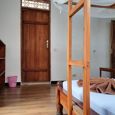 ナングウィ Kajificheni House Bed & Breakfast エクステリア 写真