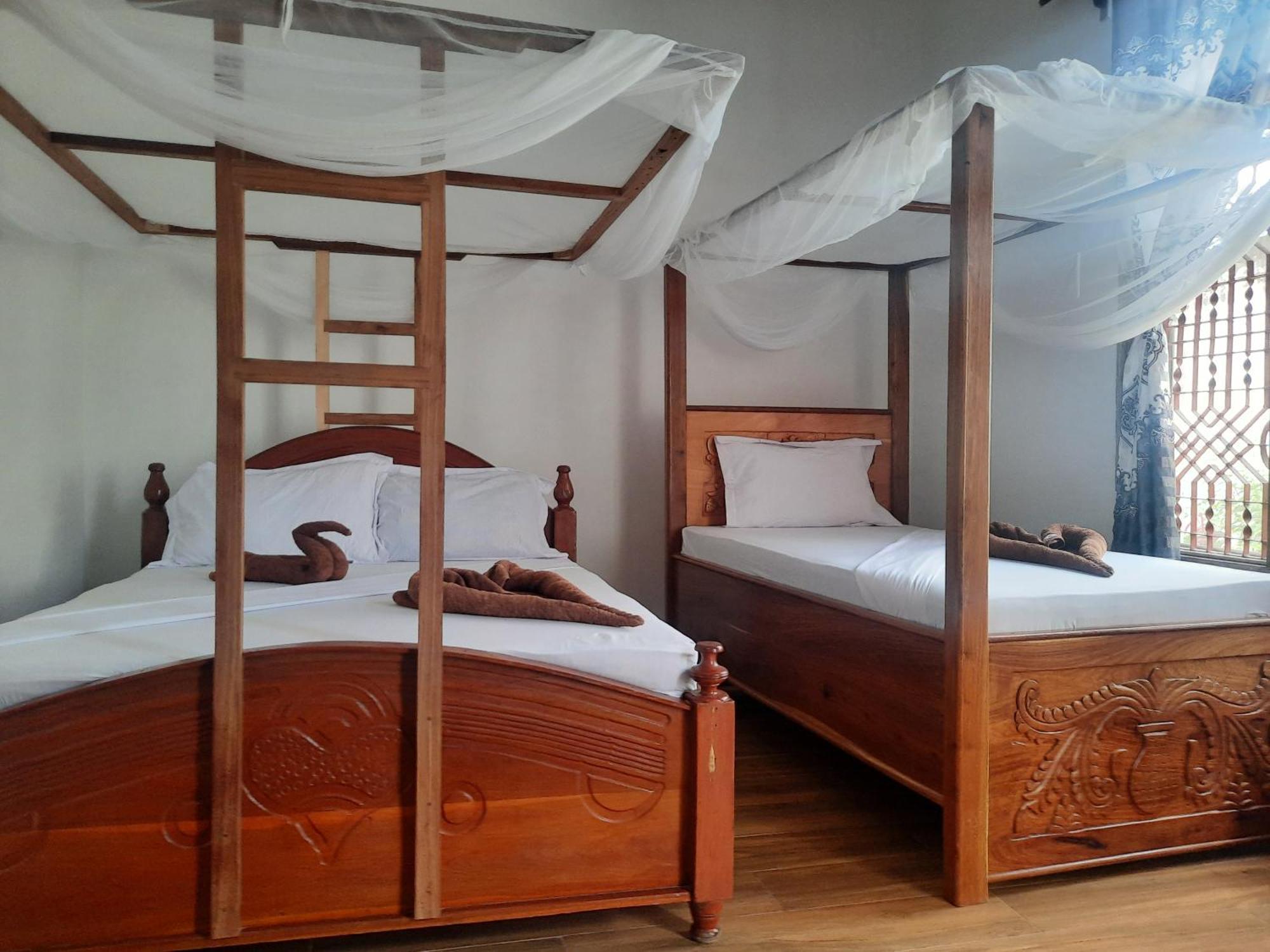 ナングウィ Kajificheni House Bed & Breakfast エクステリア 写真