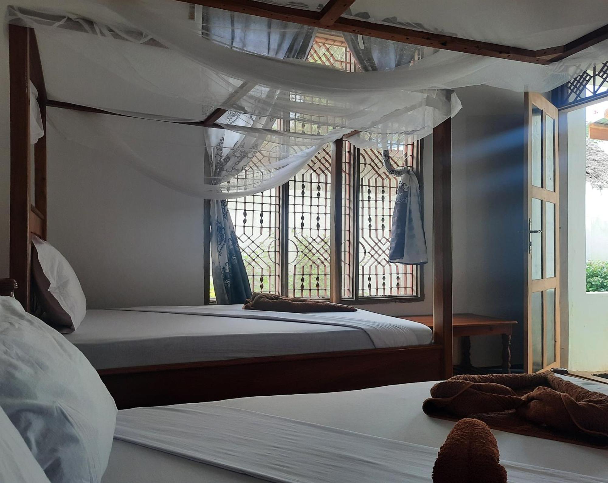 ナングウィ Kajificheni House Bed & Breakfast エクステリア 写真