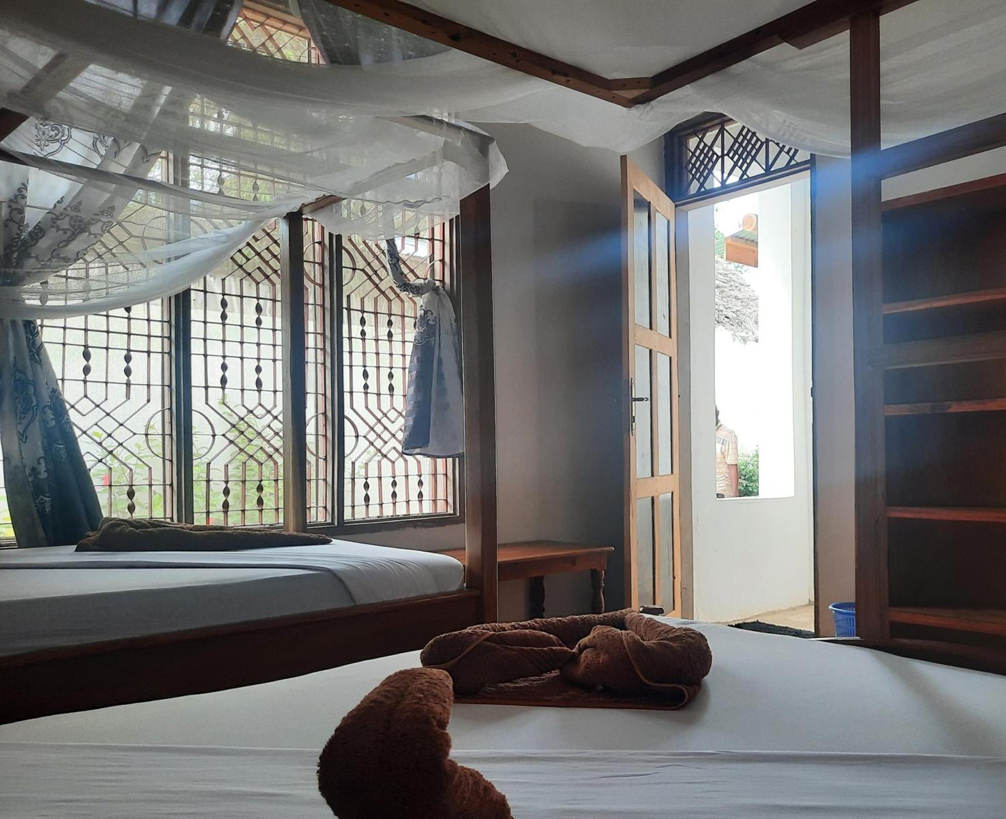 ナングウィ Kajificheni House Bed & Breakfast エクステリア 写真