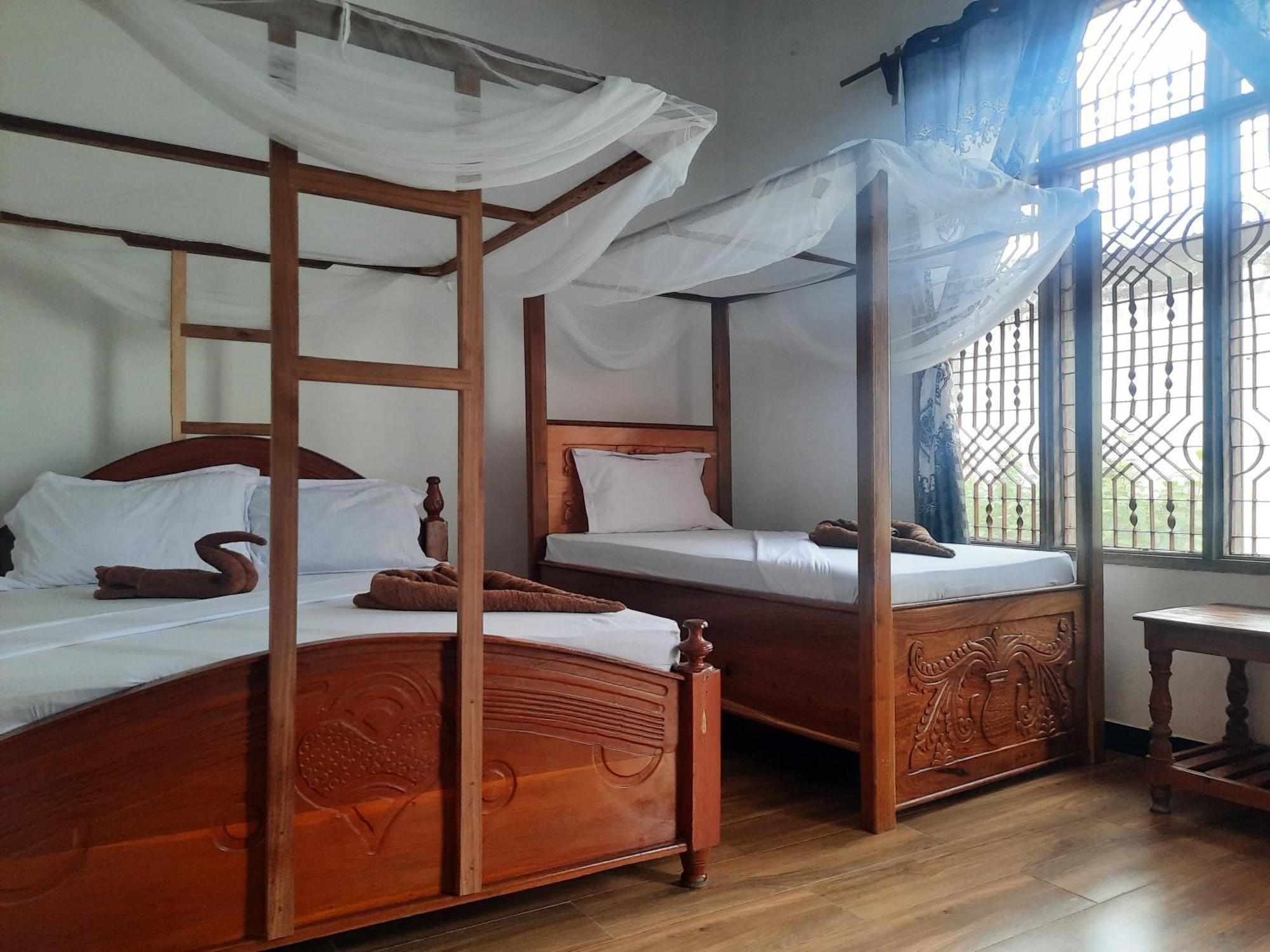 ナングウィ Kajificheni House Bed & Breakfast エクステリア 写真