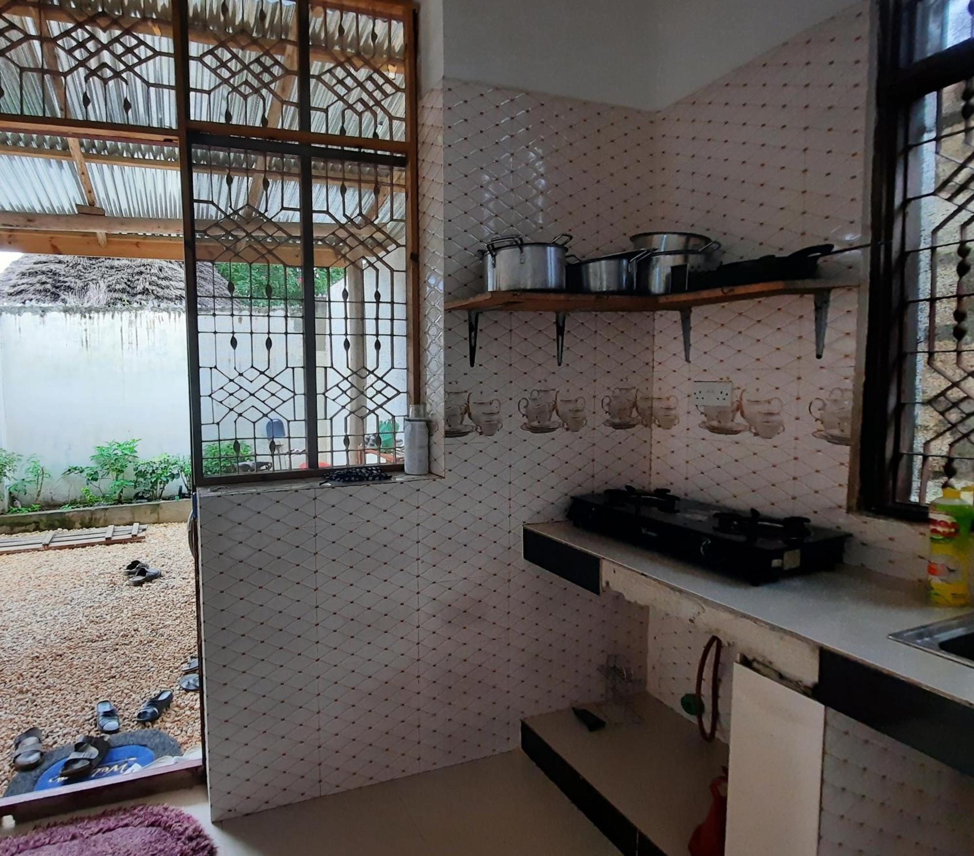 ナングウィ Kajificheni House Bed & Breakfast エクステリア 写真