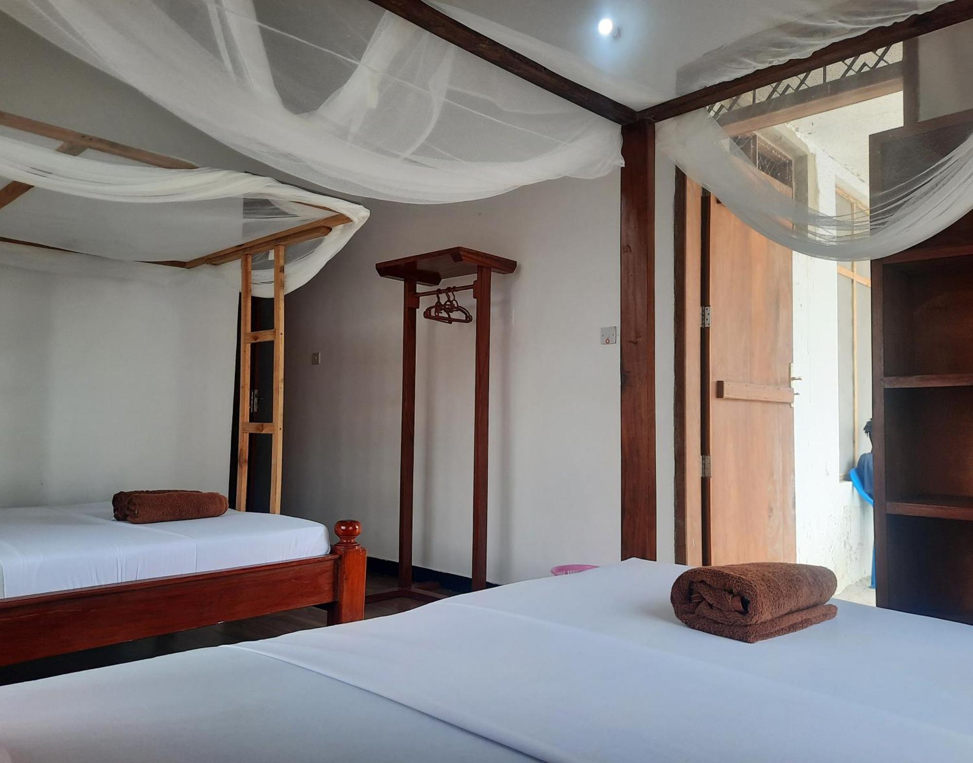 ナングウィ Kajificheni House Bed & Breakfast エクステリア 写真