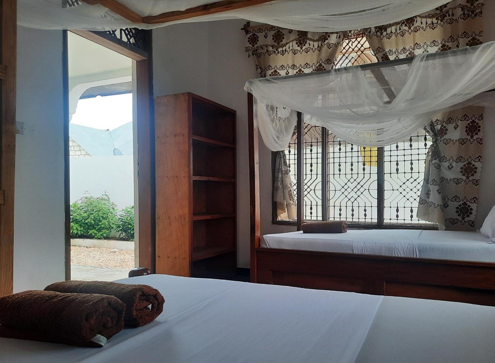 ナングウィ Kajificheni House Bed & Breakfast エクステリア 写真
