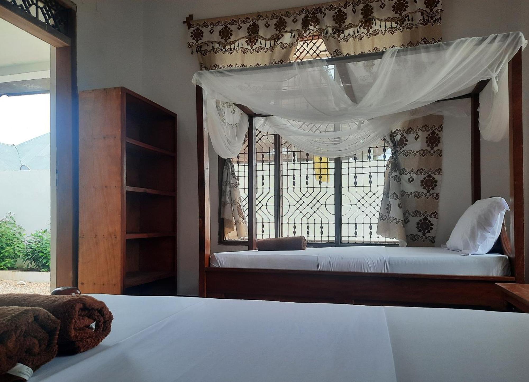 ナングウィ Kajificheni House Bed & Breakfast エクステリア 写真