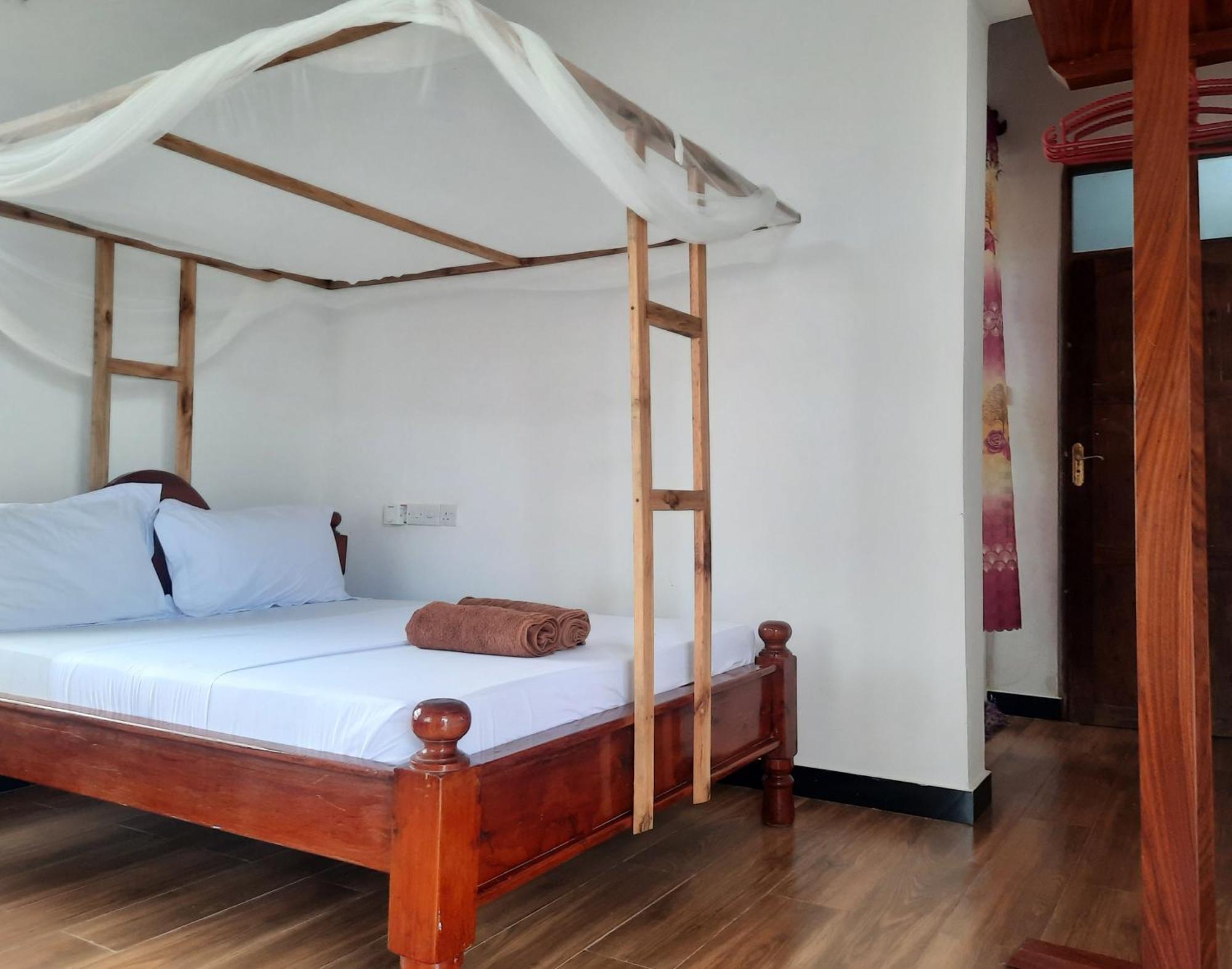 ナングウィ Kajificheni House Bed & Breakfast エクステリア 写真