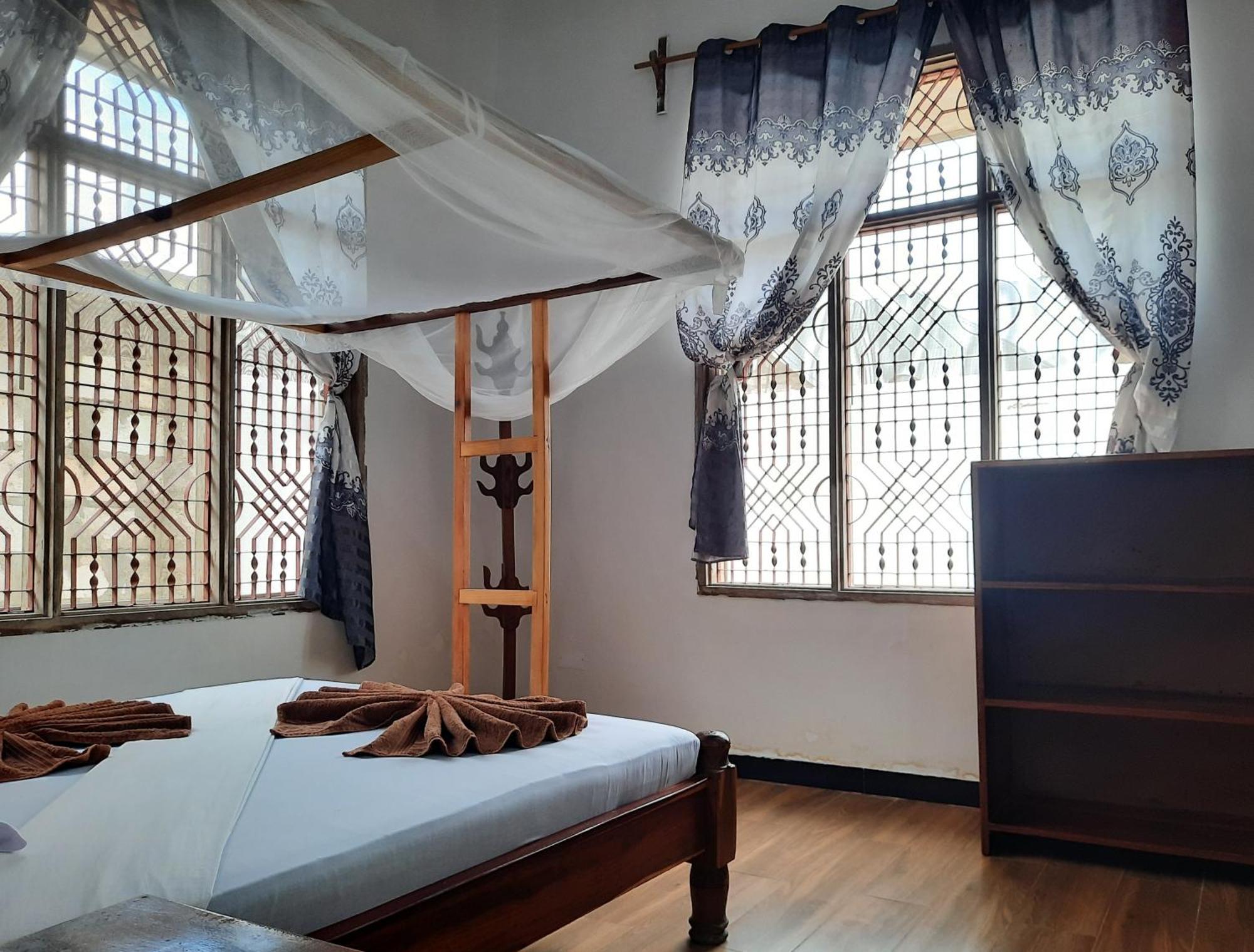 ナングウィ Kajificheni House Bed & Breakfast エクステリア 写真